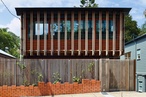 Tubular casa: West End House