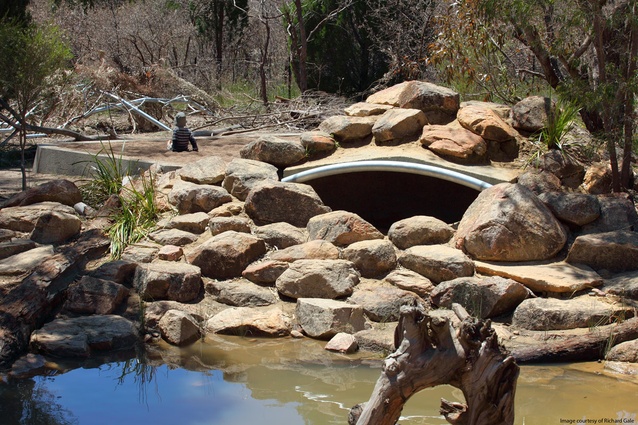 Highly innovative and stylised built elements, including warrens, set within the landscape complement the natural character.