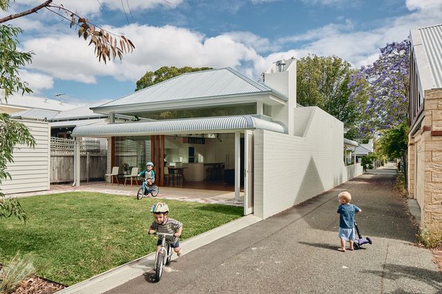 architectureau.com - Camphor Siding by Western Architecture Studio