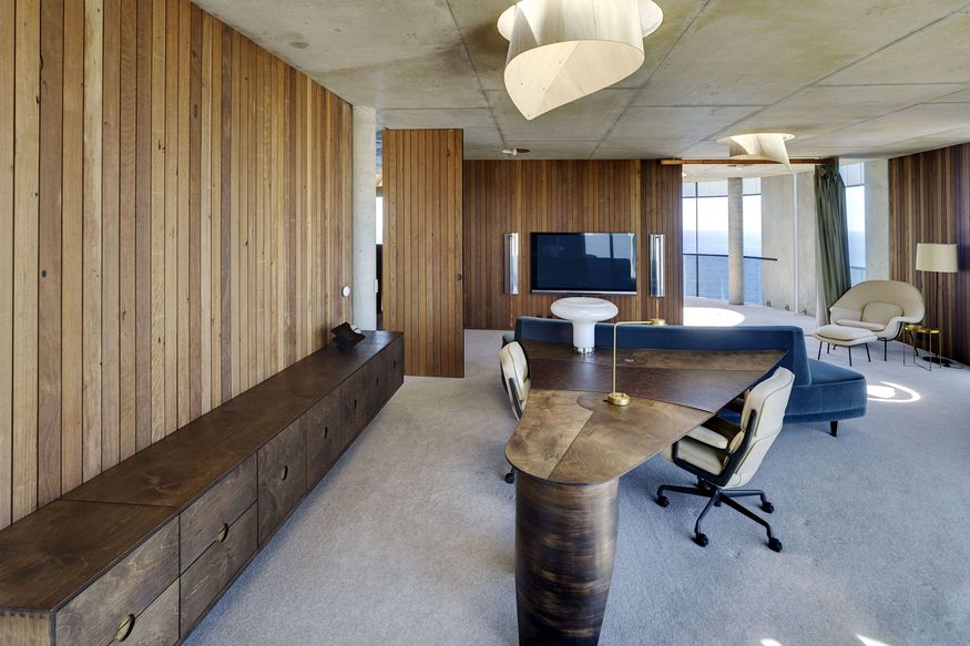 An ‘oyster’ on a cliff: Light House | ArchitectureAu