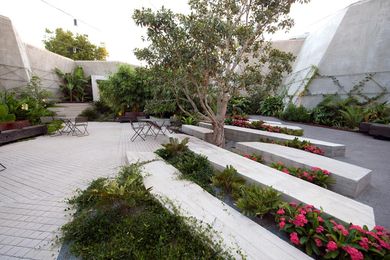 Completion of the Courtyards at the Shrine of Remembrance by Rush\Wright Associates.