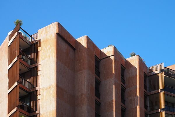 Brick facade of the Apartmentos Girasol by Jose Antonio Coderch (1966) with inspiration from Alvar Aalto.