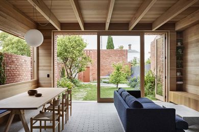 Free-flowing internal spaces open onto the garden by Eckersley Garden Architecture.