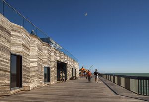 Hastings Pier by DRMM.