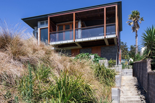 Coalcliff House by Indyk Architects.