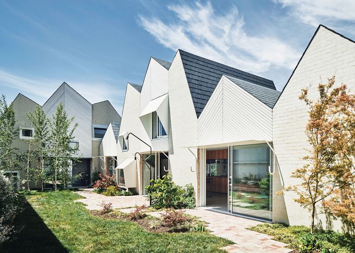 Cacophony of roofs: Rae Rae House | ArchitectureAu