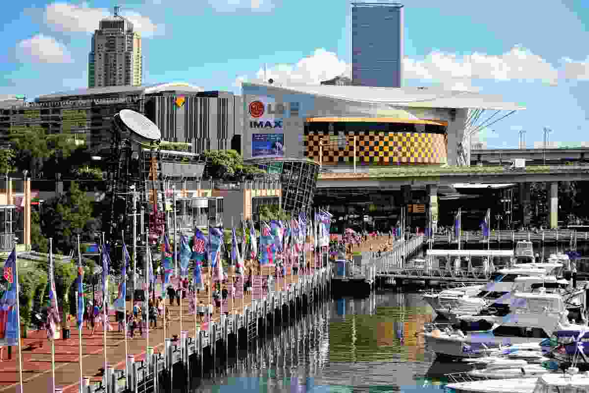 Example of “urban plaza model” – Darling Harbour, Sydney.