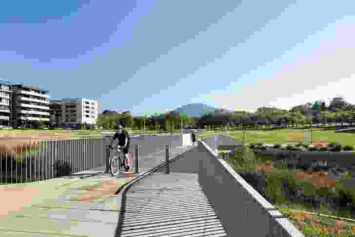 Cycling and pedestrian paths within the park link to the wider transportation network and connect the existing suburban fabric of Campbell to Lake Burley Griffin.