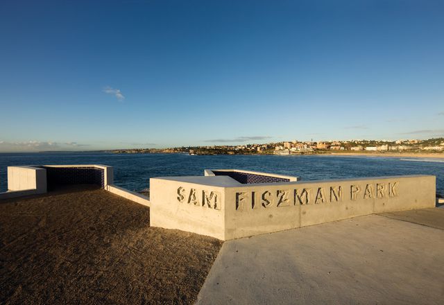 Named for Polish migrant Sam Fiszman, the park has two pointed balconies that direct attention to arresting views.