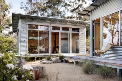 Hinze Dam Visitor Centre and Parkland | ArchitectureAU