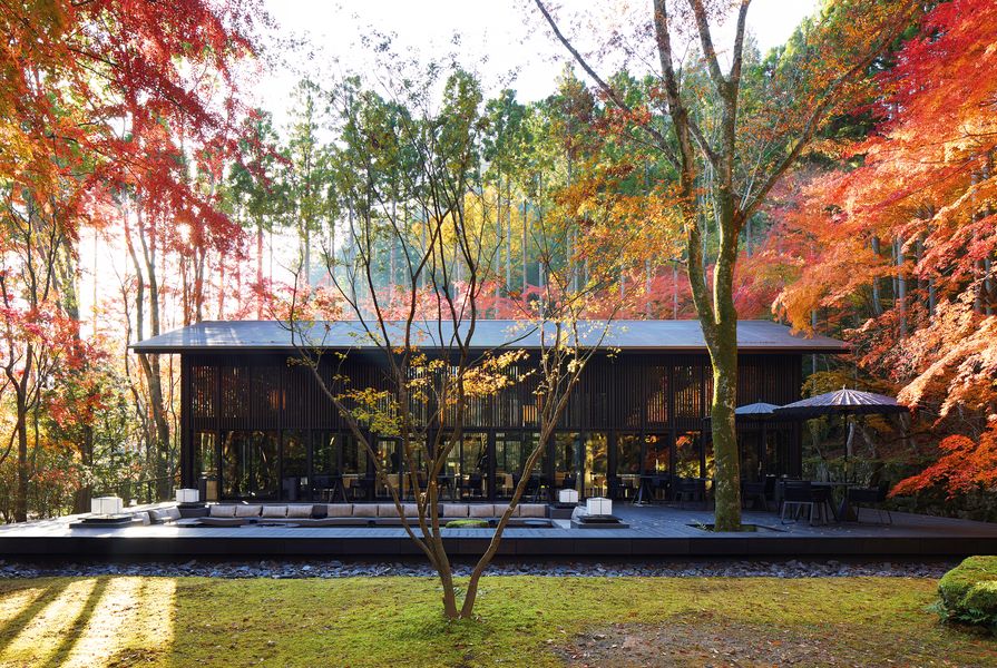 The architecture of Aman Kyoto is visually simple and minimalist to allow nature and landscape to dominate. The Living Pavilion forms the social hub of the property, and opens onto a large timber dining terrace with sunken fire pit.