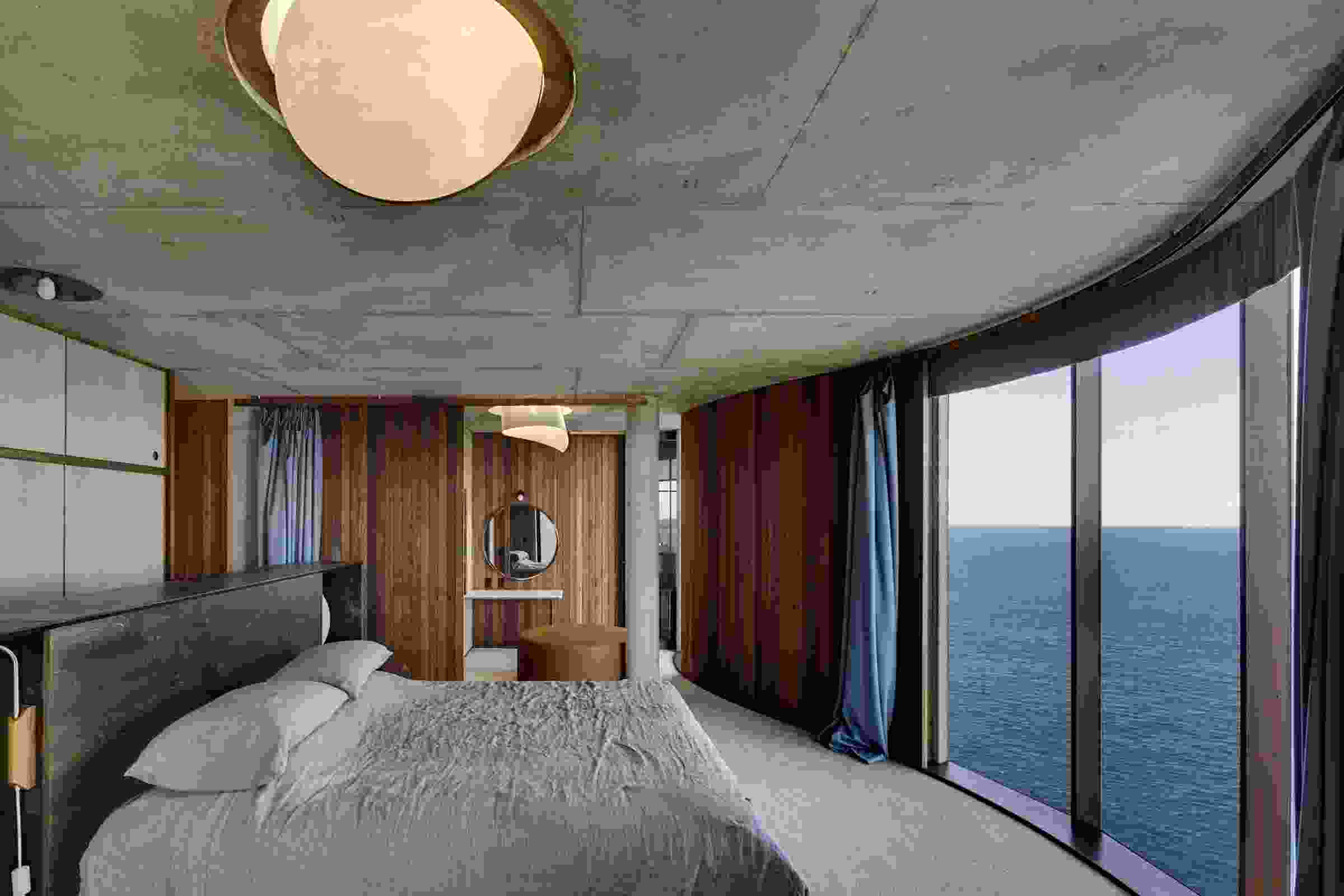 An ‘oyster’ on a cliff: Light House | ArchitectureAu