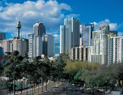 The
vertically articulated towers of the residential building
now underway on Sydney’s Regent Theatre site. Foster
and Partners in association with PTW.