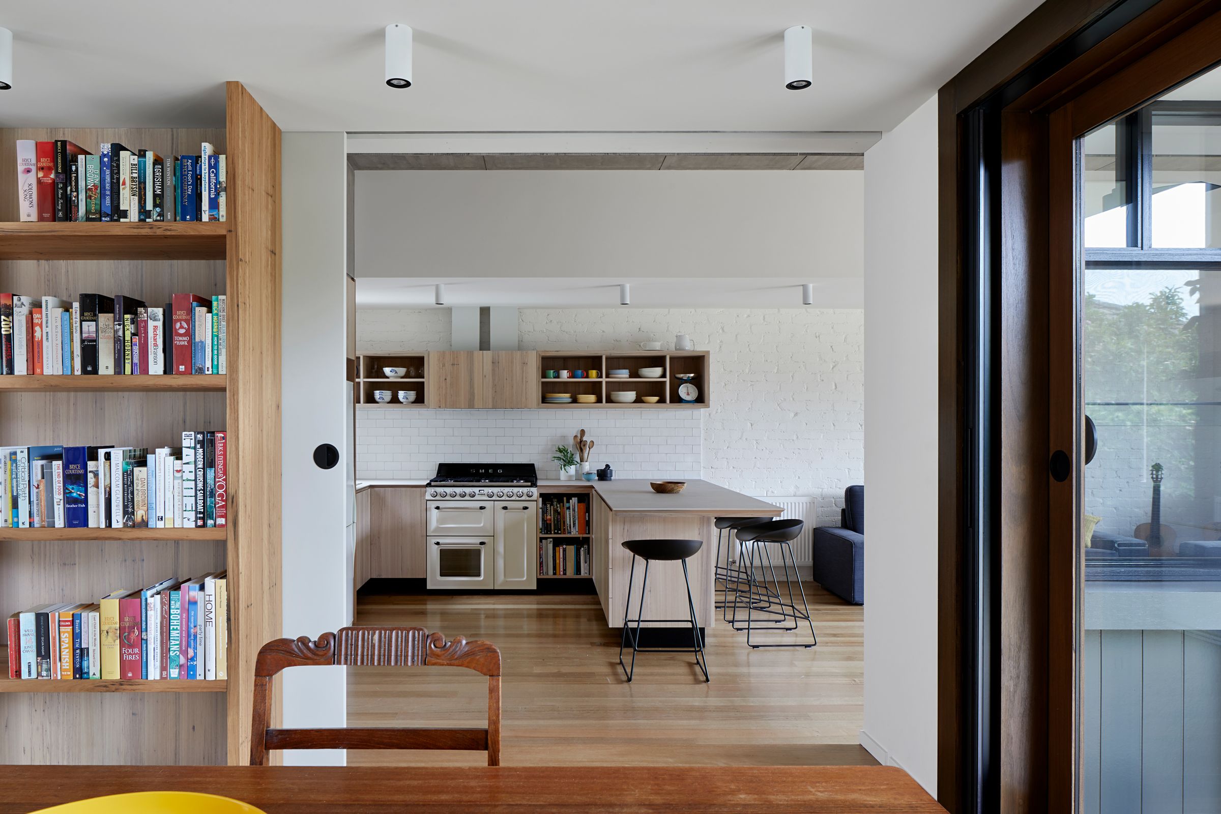 Family ties: Courtyard Deck House | ArchitectureAu