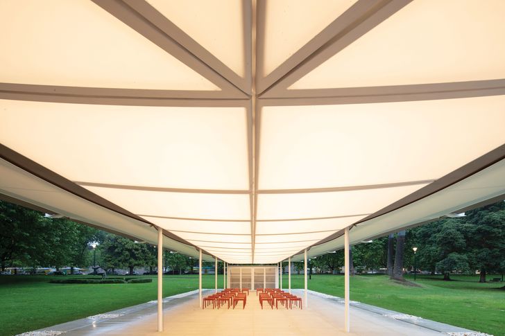 Murcutt emphasizes the need to understand the discipline of other built environment professionals, such as engineers and lighting consultants, when designing a building like MPavilion.