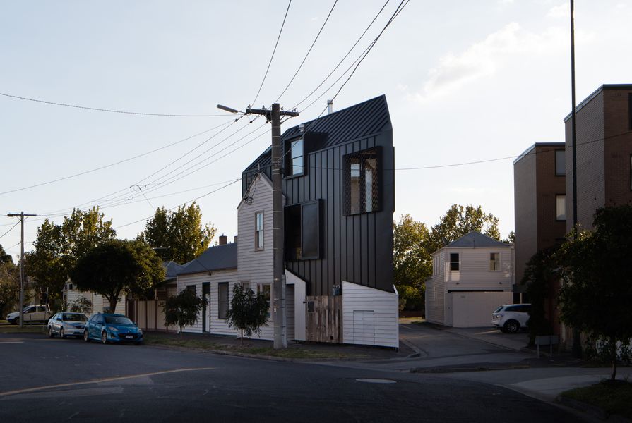 Acute House by OOF! Architecture.