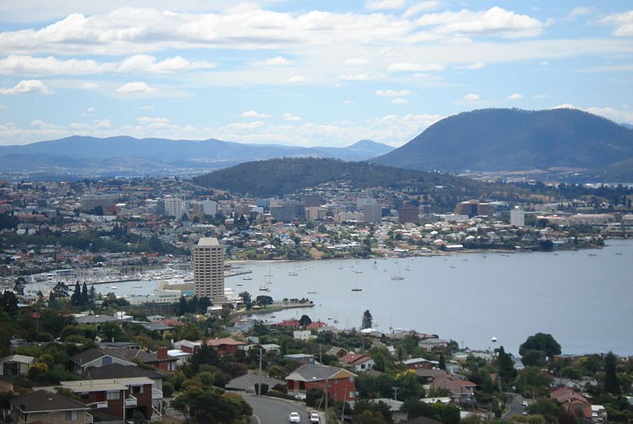 Hobart planning committee adopts most of architect’s height limit scheme ArchitectureAu