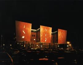 Oblique evening view of the east facade.