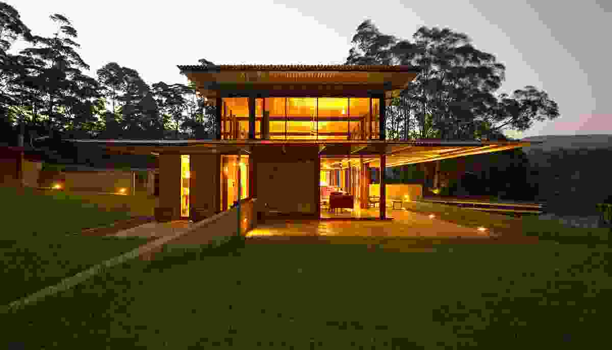 Bangalay, Upper Kangaroo Valley, NSW, by Peter Stutchbury Architecture (2000–05).