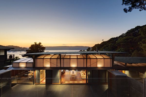 Cliff Face House by Fergus Scott Architects with Peter Stutchbury Architecture.
