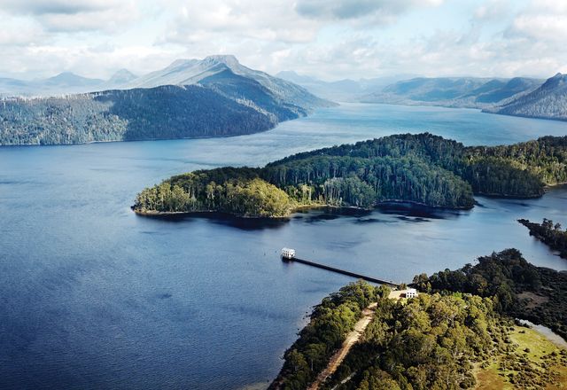 Pumphouse Point is divided into two buildings: The Pumphouse poised at the end of a jetty in Tasmanian wilderness, and The Shorehouse located on the lake’s shore.