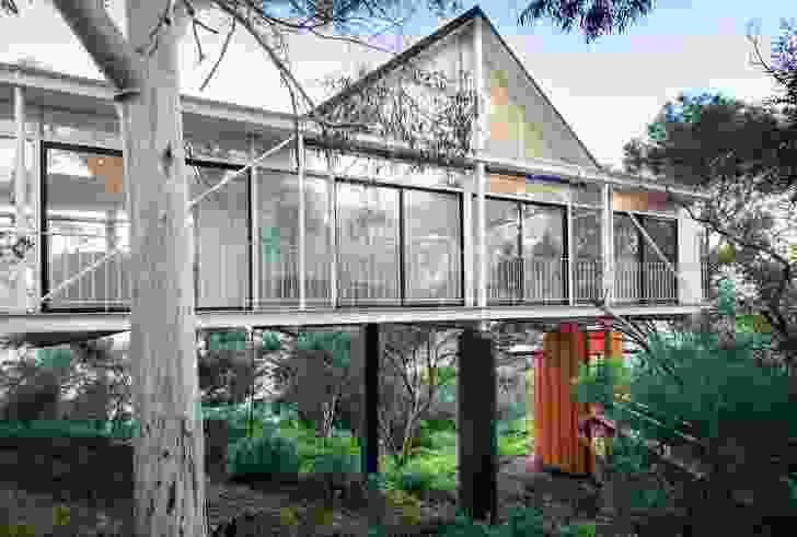 The 1989 Pritchard House was the architect’s first investigation of the bridge typology.