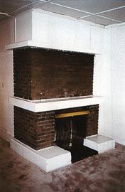 The downstairs fireplace, with the horizontal emphasis typical of the Prairie School. Photo Vincent Michael.