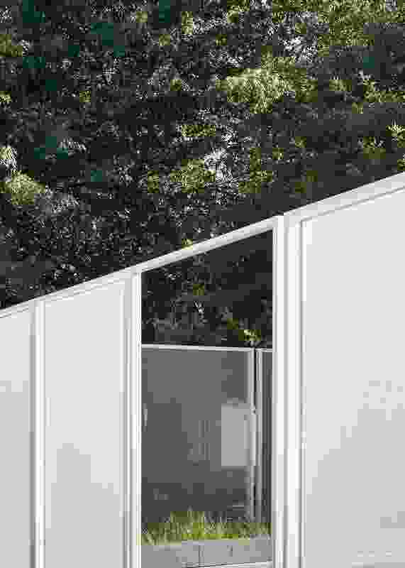 Garden Wall by Retallack Thompson and Other Architects.