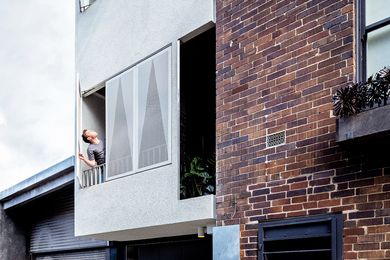 Operable screens to the laneway offer natural ventilation, light and privacy.