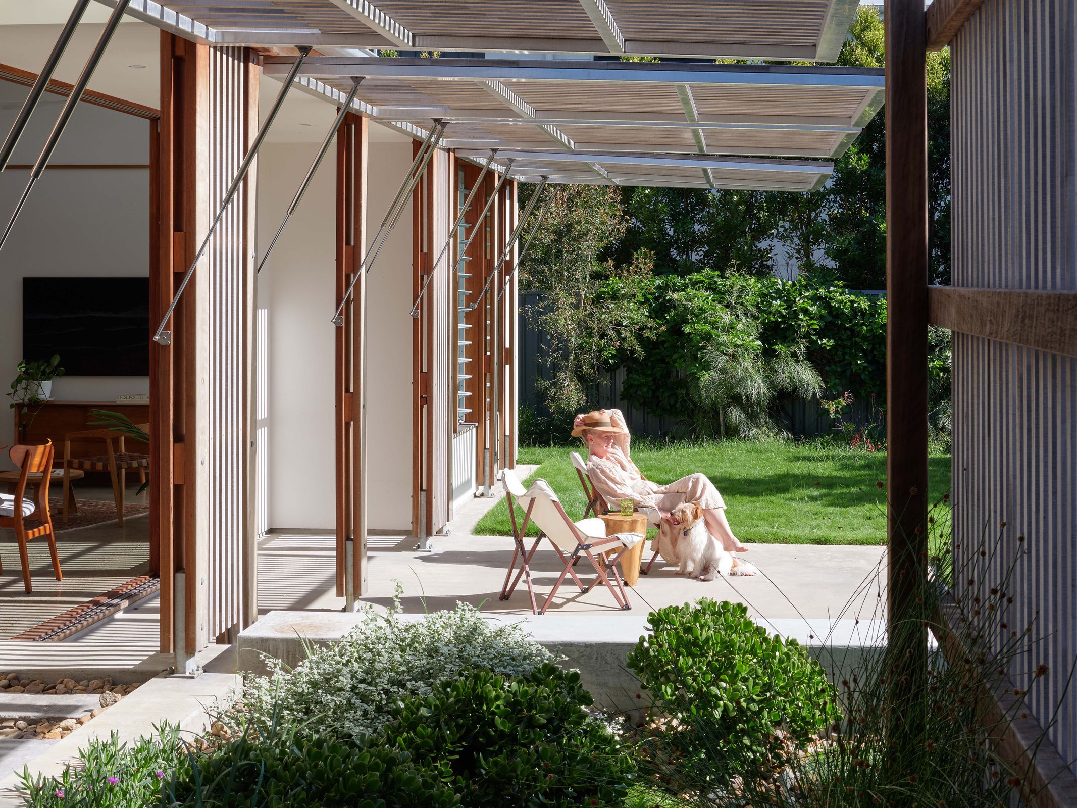 Operable Screens Meet the owners of Moffat Morphing House | ArchitectureAu