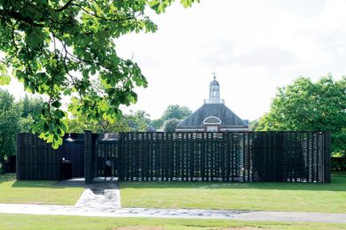 Frida Escobedo’s pavilion is aligned to the Serpentine Gallery beyond.