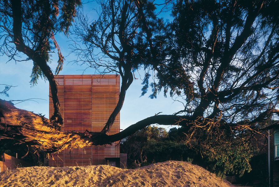 Carter/Tucker House (2000) by Sean Godsell Architects.