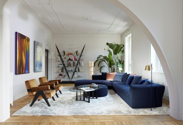 卡西纳毫不费力地混合标志性家具件，浸渍在超过100年的历史，与顶级行业远见者的当代设计。