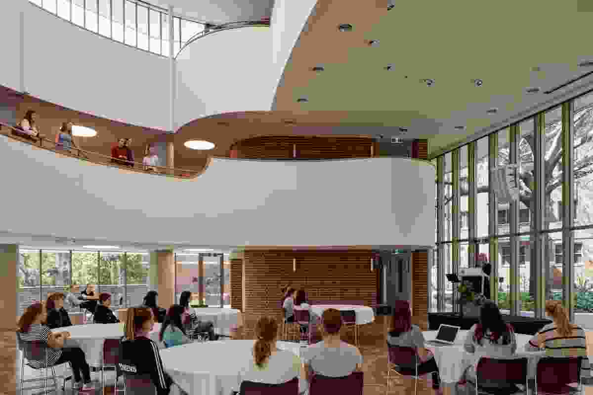 In less formal mode, the Centre hosts a variety of table groupings and performance formats, but it can also accommodate 250 people for lectures.