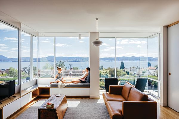 An engaged column caps off an integrated window seat and delineates two cosy sitting spaces looking over Sandy Bay.
