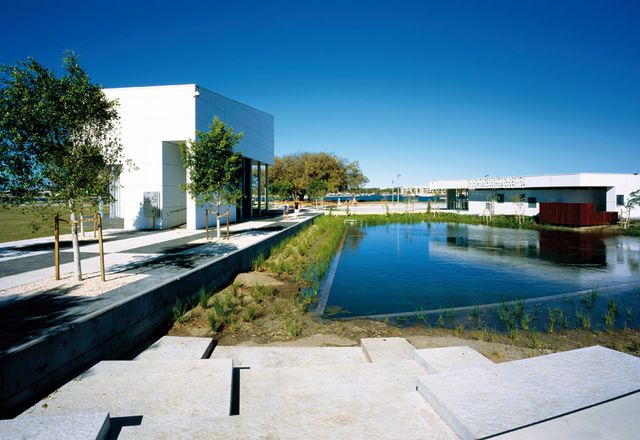 The parkland’s pavilions house a wide range of functions, including a gallery, an outdoor performance stage and council offices.