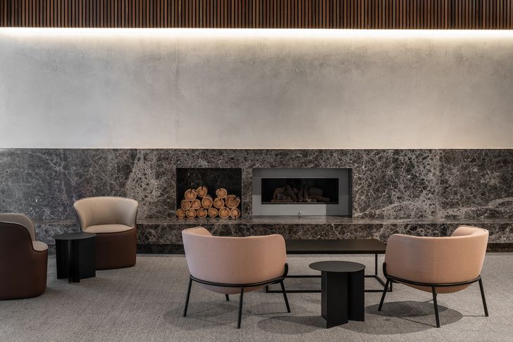 Technē elevated the palatial interiors with veined marble finishes, sculptural drop pendant lights and plush furnishings.