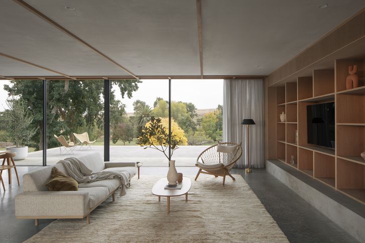 Two living pavilions connected by outdoor terraces accommodate a changing number of residents. Vases (on shelf, left to right): Iggy and Lou Lou, Bastien Thomas, Stephanie Phillips.