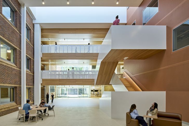 A light-filled “urban room” connects the two wings, offering a flexible space where students can gather, work or test fabrications, or where presentations, competitions showcases or other evening and weekend events can take place.