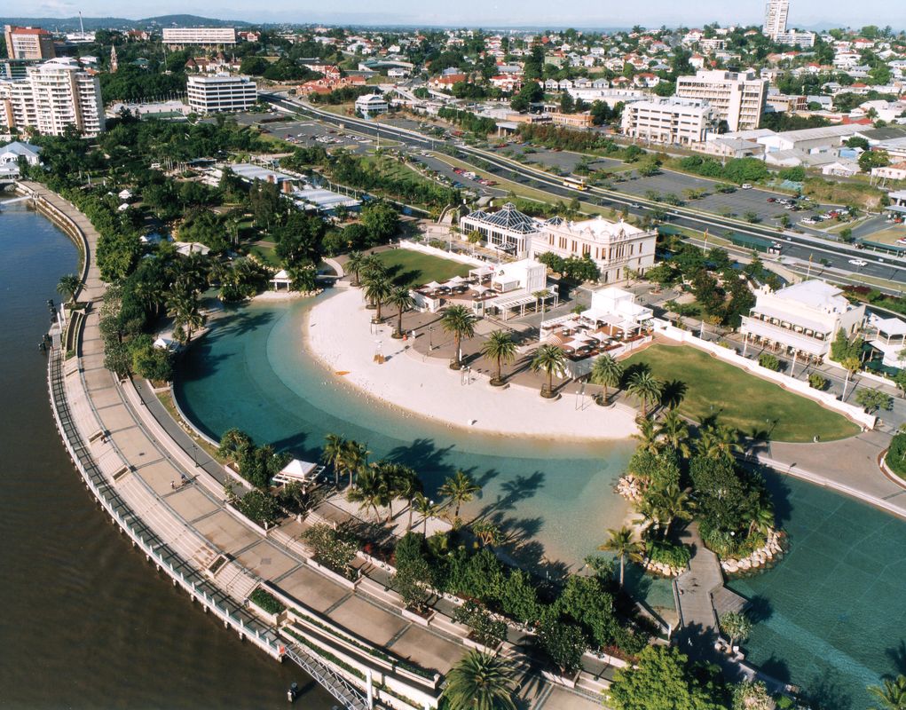 South Bank, Brisbane - 👀 Views of Brisbane! 🍃 South Bank Parklands covers  17 hectares of riverfront land. The green space a contrast to Brisbane City  opposite with Brisbane River in between