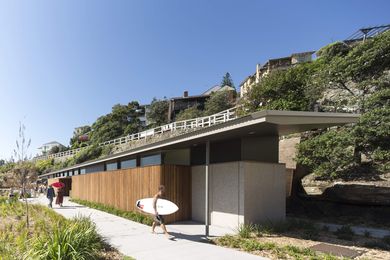 Tamarama kiosk along the southern cliff aligns to the surfers’ boardwalk to the beach.  