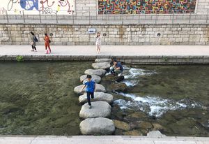 Seoul’s Cheonggyecheon stream, designed by SeoAhn Total Landscape.