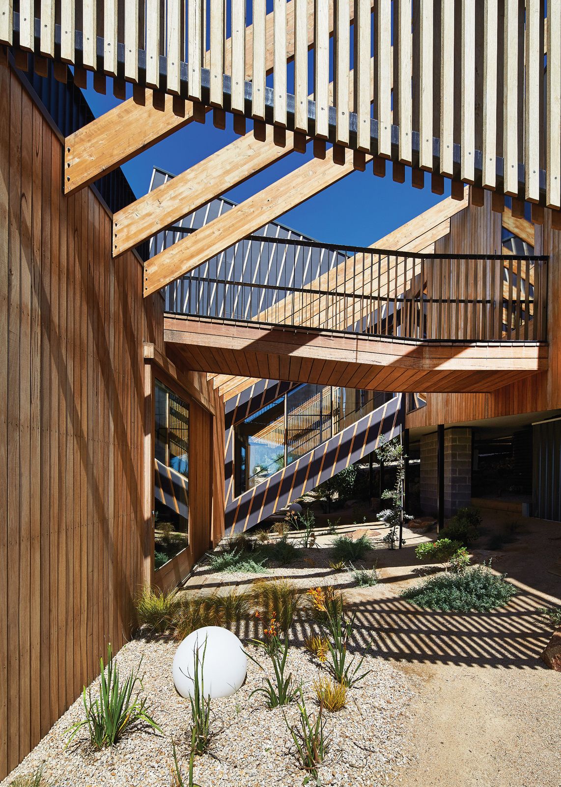Split Column For House Joining forces: Split House | ArchitectureAu