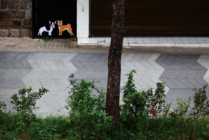 Parkkim has developed a precast concrete paving module for use on a public pedestrian link project in Seoul.