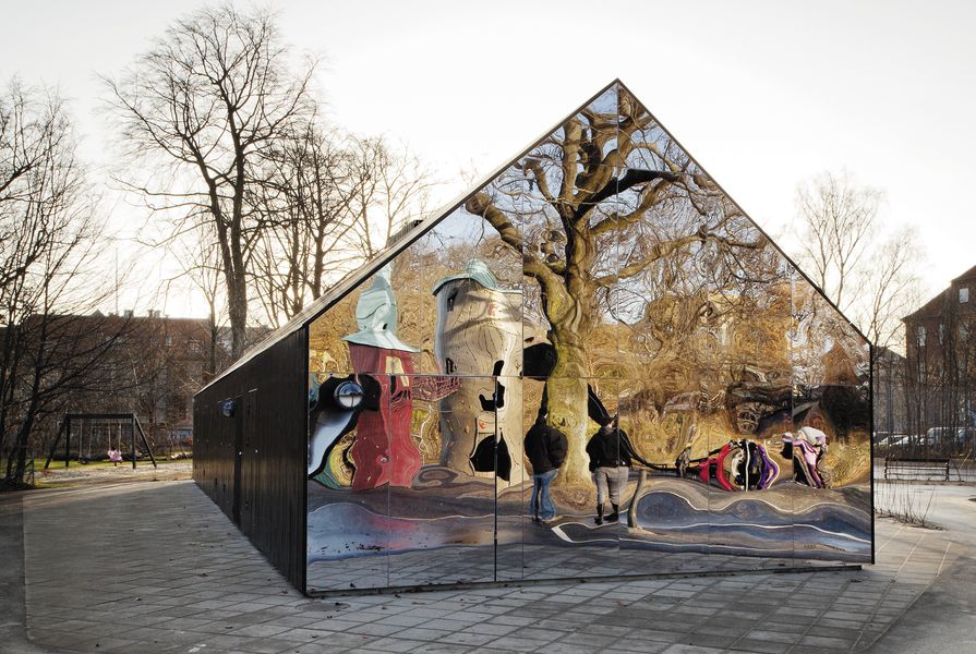 Mirror House by MLRP Architects reflects the play of children.