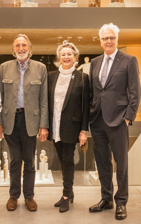 Alumni Susan and Garry Rothwell with university vice-chancellor and president Professor Mark Scott.