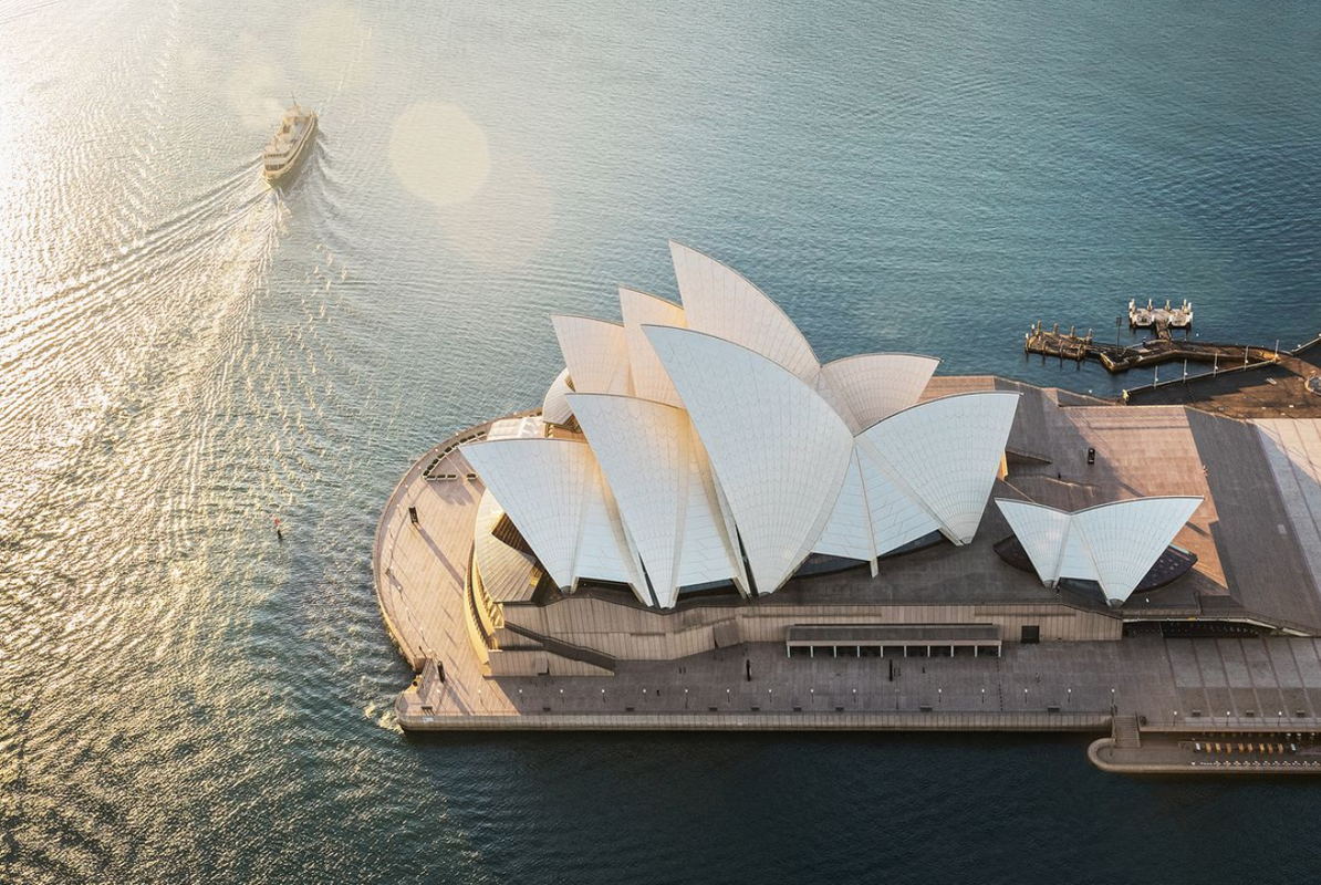 Sydney Opera House by Jørn Utzon.