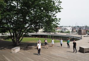 The 2015 Dulux Study Tour winners on the roof of Tezuka Architects’ Fuji Kindergarten.