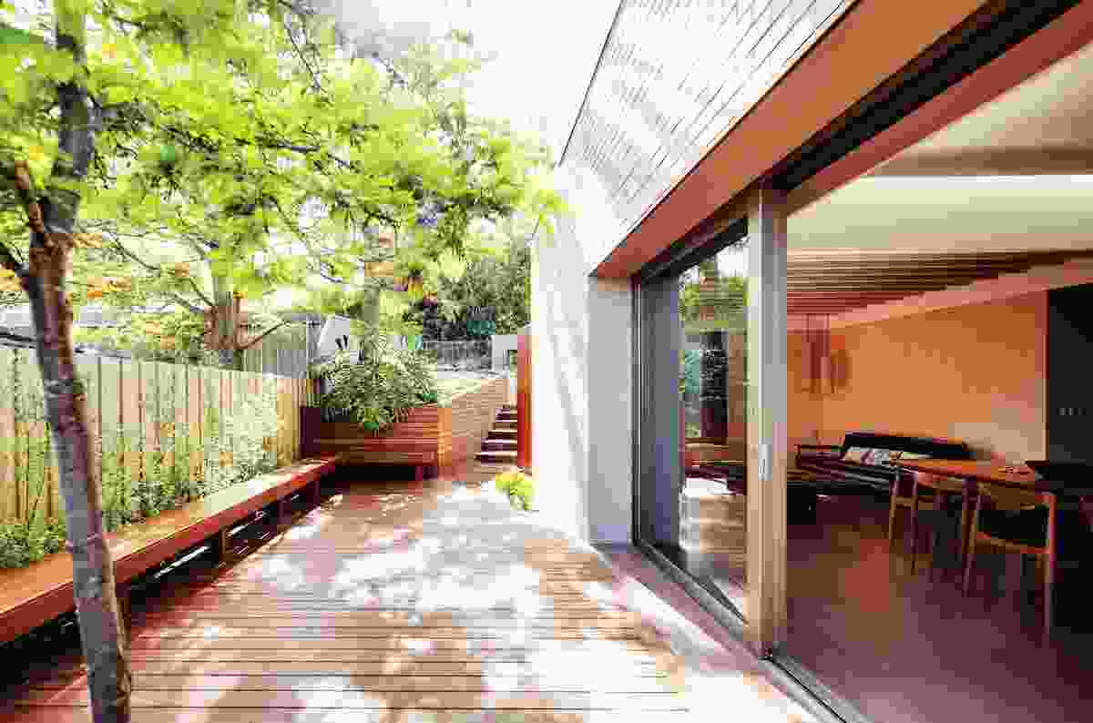 A large opening between the main living space and deck allows a connection with the elements, and for winter sun to penetrate the concrete slab.

