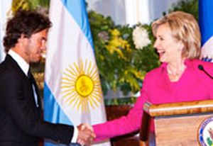 Blake Mycoskie is commended by US Secretary of State Hilary Clinton.